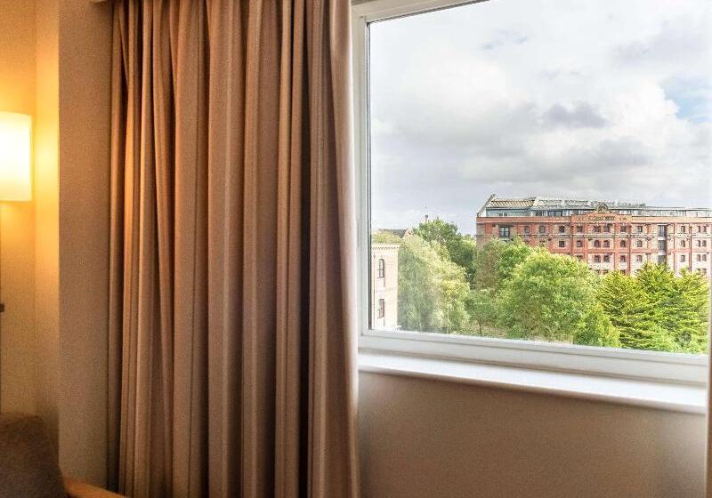 行政房间, Novotel Cardiff Centre