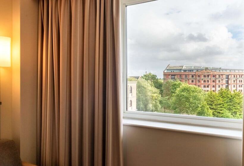 이그제큐티브 룸, Novotel Cardiff Centre