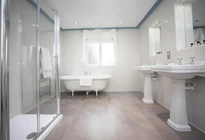 جناح, The Victoria Hotel Manchester By Compass Hospitality