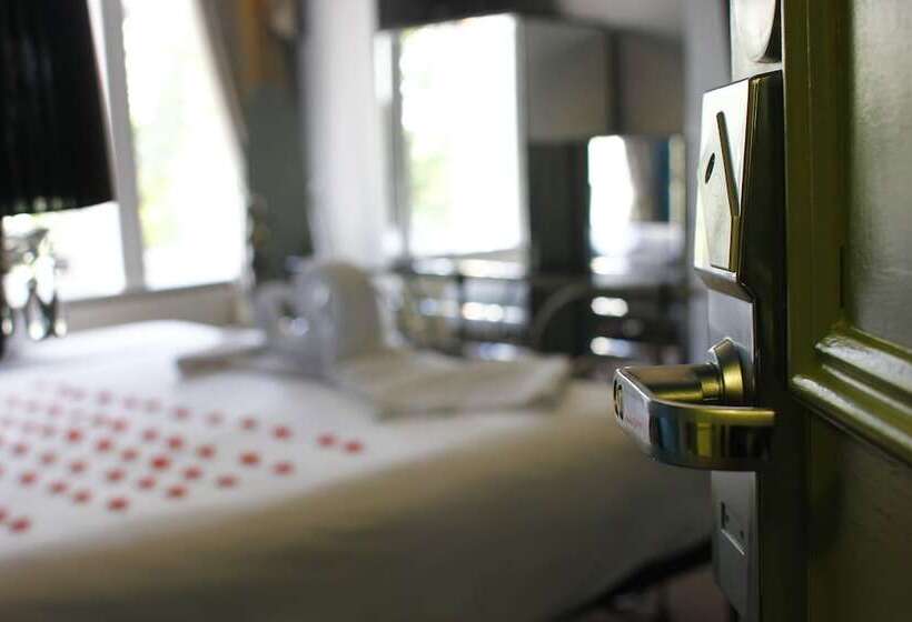 جناح, The Victoria Hotel Manchester By Compass Hospitality