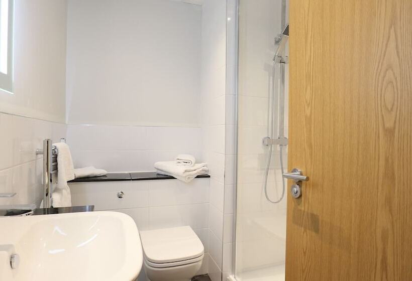 Номер Deluxe, The Victoria Hotel Manchester By Compass Hospitality
