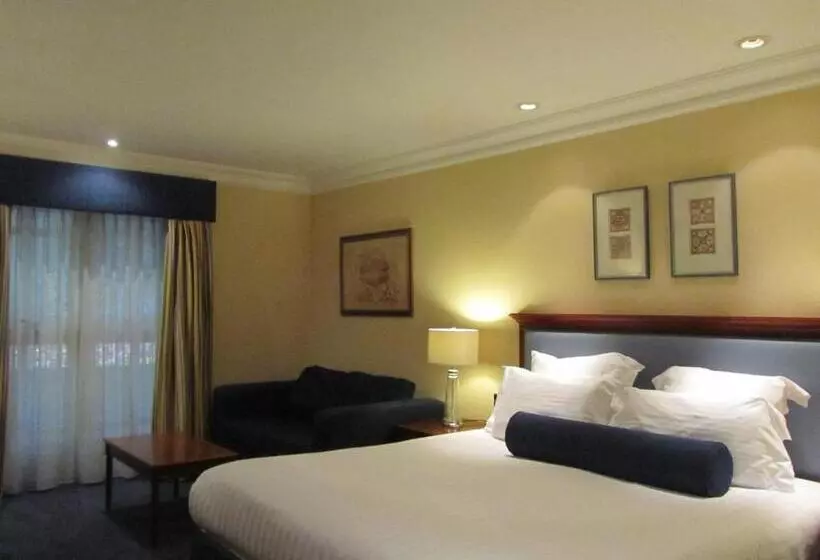 Perhehuone, Manor Hotel Solihull, Signature Collection