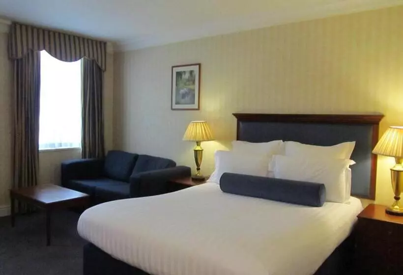 Perhehuone, Manor Hotel Solihull, Signature Collection
