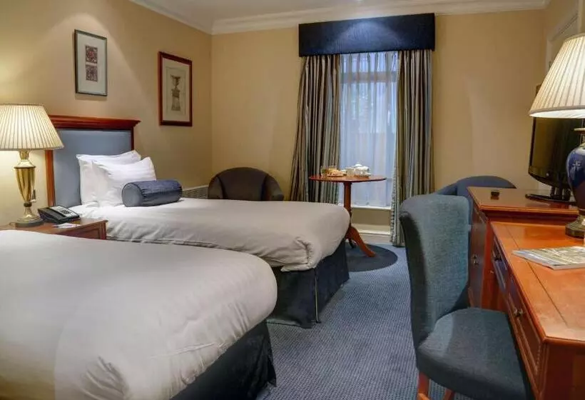 Perhehuone, Manor Hotel Solihull, Signature Collection