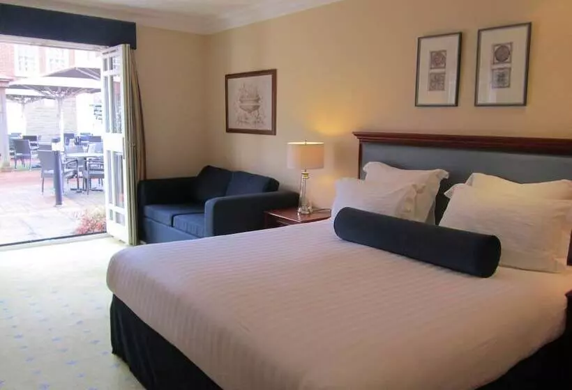 Perhehuone, Manor Hotel Solihull, Signature Collection