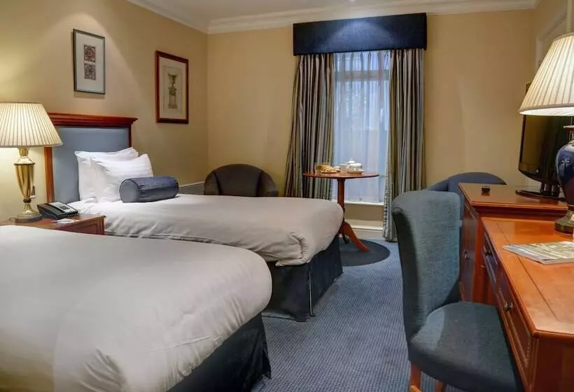Perhehuone, Manor Hotel Solihull, Signature Collection