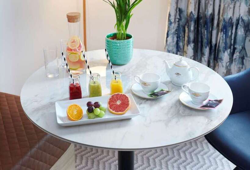 اتاق لوکس با تخت بزرگ, Hilton London Croydon