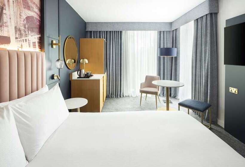 带大床的豪华间, Hilton London Croydon