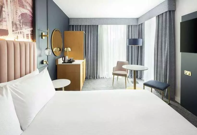 اتاق لوکس با تخت بزرگ, Hilton London Croydon