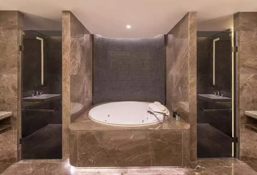سوئیت پرزیدنت, Hilton London Croydon