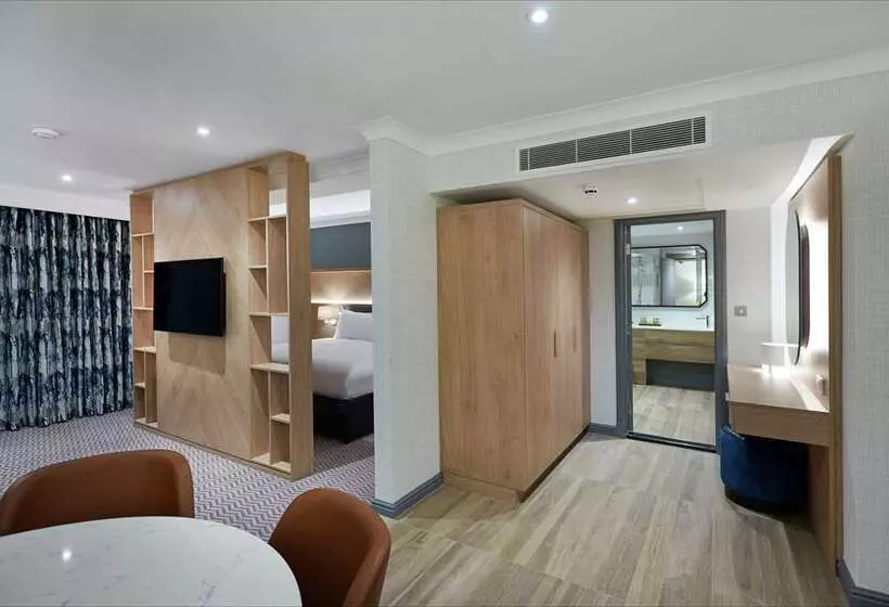 سوئیت پرزیدنت, Hilton London Croydon