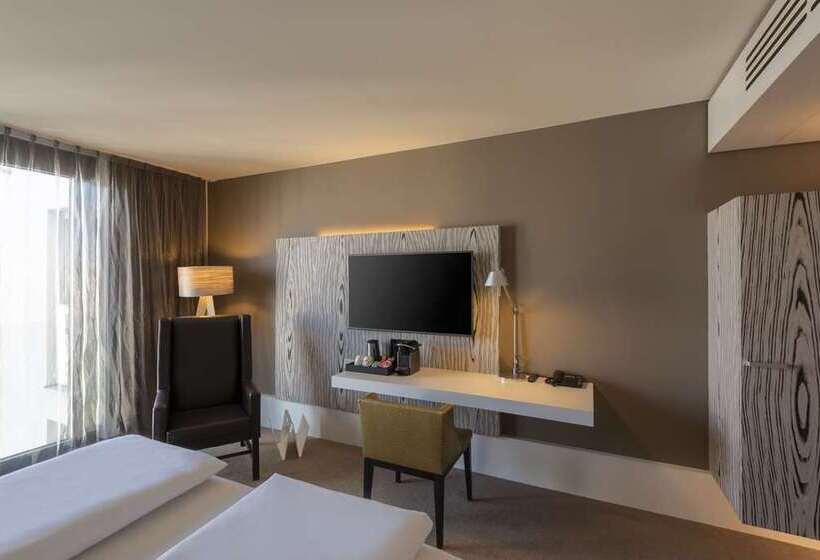 家庭间, Hilton London Croydon