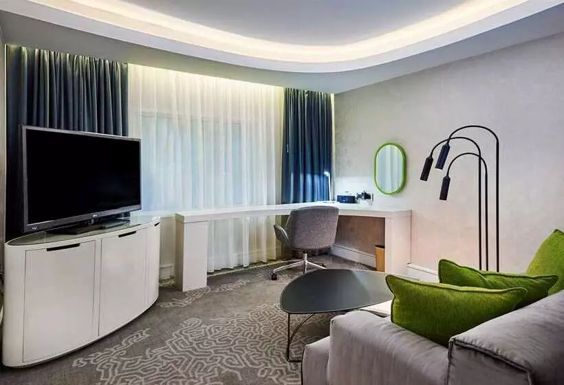 سوئیت جونیور با تخت بزرگ, Hilton London Heathrow Airport