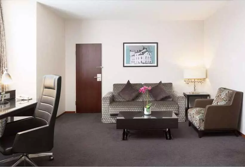 سوئیت جونیور با تخت بزرگ, Hilton London Heathrow Airport