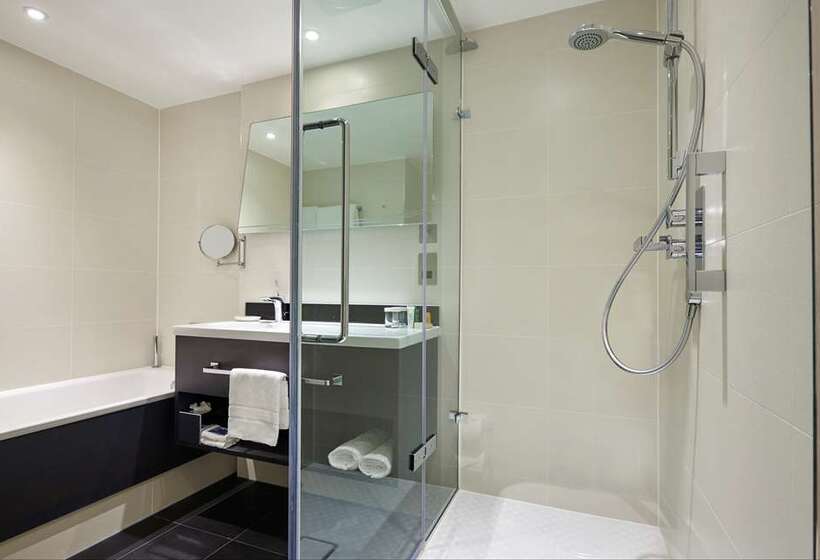 주니어 스위트 킹사이즈 침대, Hilton London Heathrow Airport