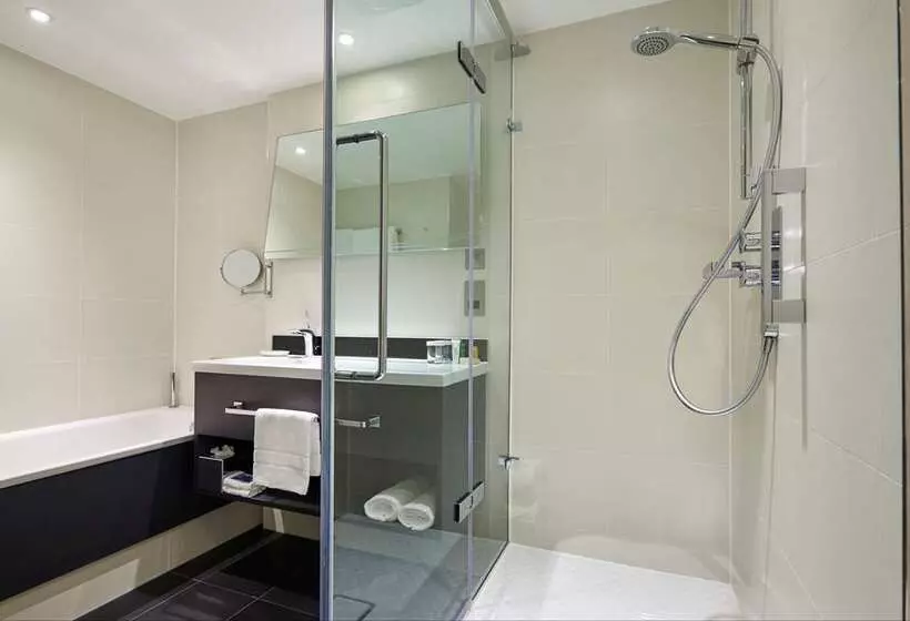 سوئیت جونیور با تخت بزرگ, Hilton London Heathrow Airport