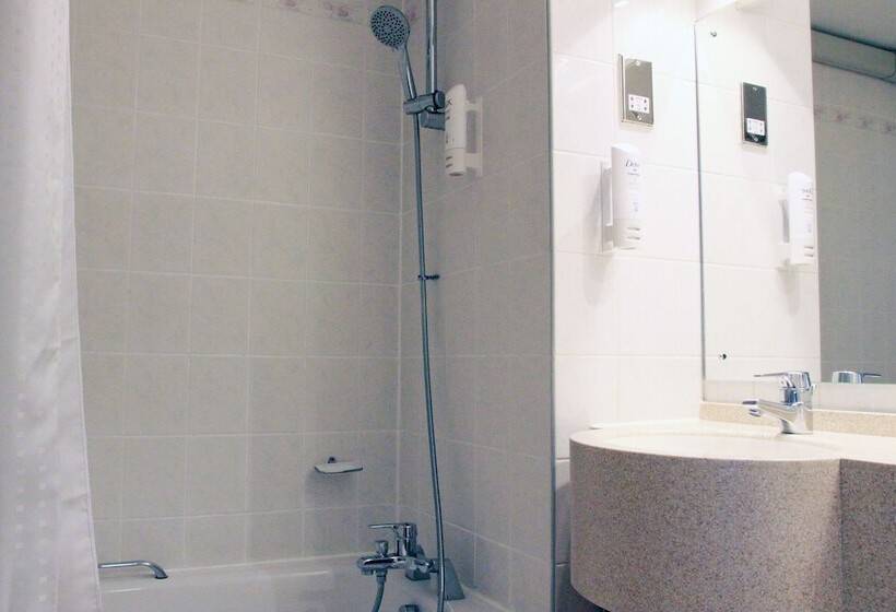 2ダブルベッドのスタンダードルーム, Holiday Inn A55 Chester West, An Ihg