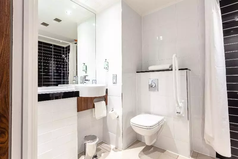 身障者適用スタンダードルーム, Holiday Inn Express Edinburgh Airport, An Ihg