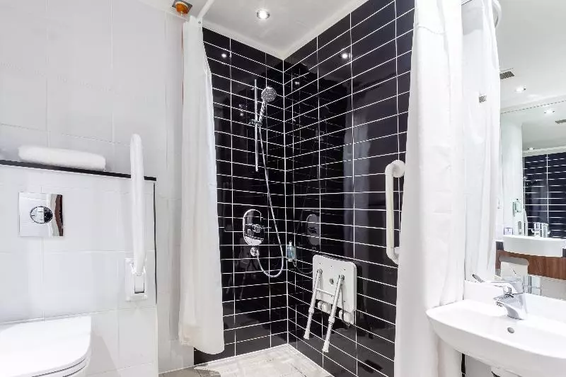 身障者適用スタンダードルーム, Holiday Inn Express Edinburgh Airport, An Ihg