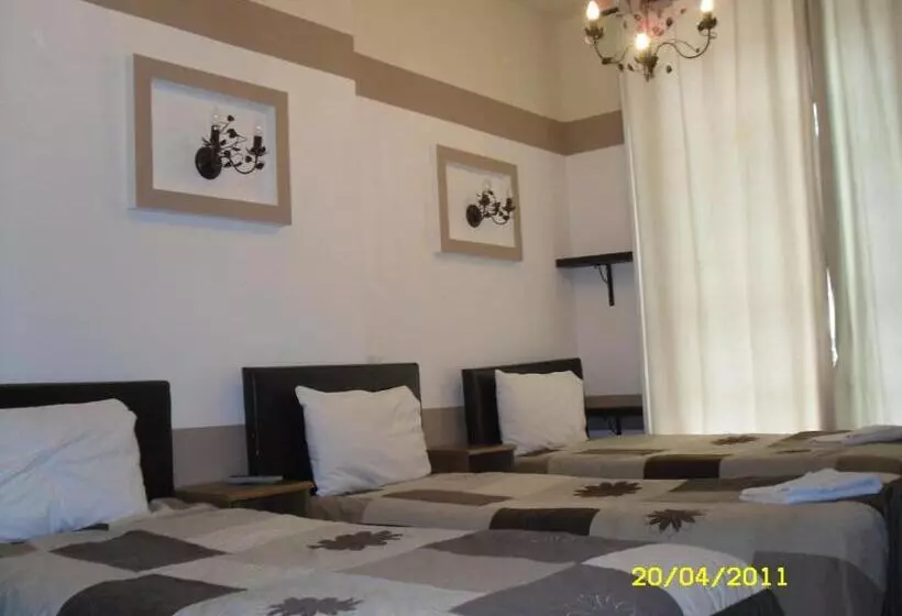 اتاق استاندارد سه نفره, Linden House
