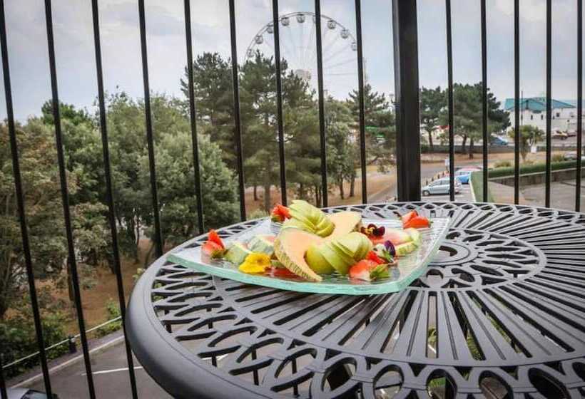 سوییت با چشم‌انداز دریا, The Hermitage Hotel   Oceana Collection