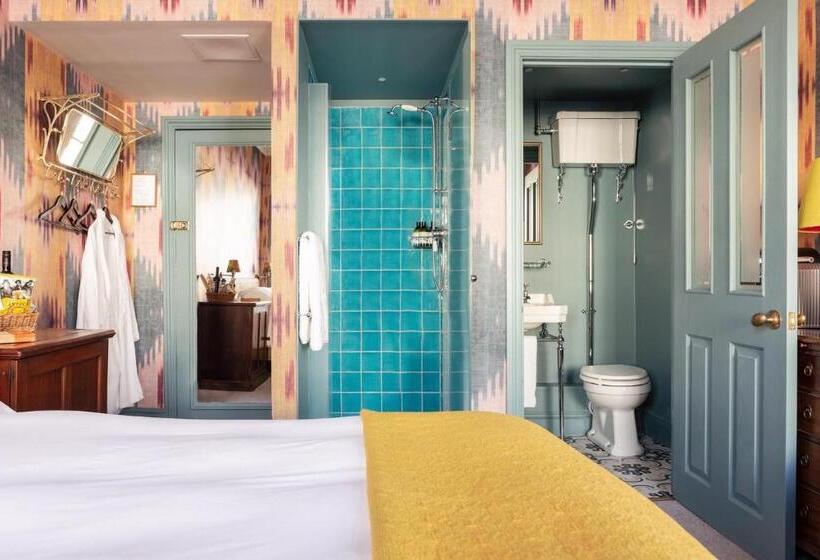 اتاق اکونومی, The Portobello