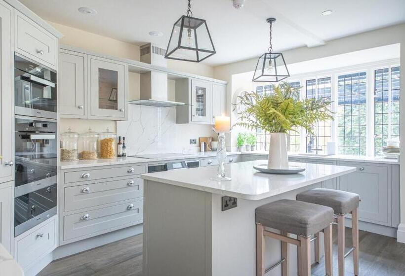 בית, 4 חדרי שינה, Monkey Island Estate   Small Luxury Hotels Of The World