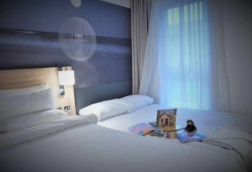 Номер Superior, Novotel London Stansted Airport