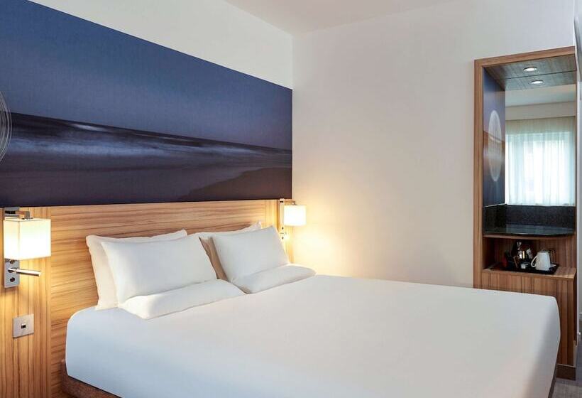 Номер Superior, Novotel London Stansted Airport