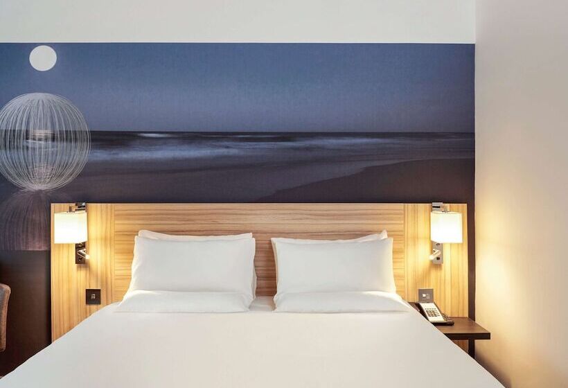 Номер Superior, Novotel London Stansted Airport