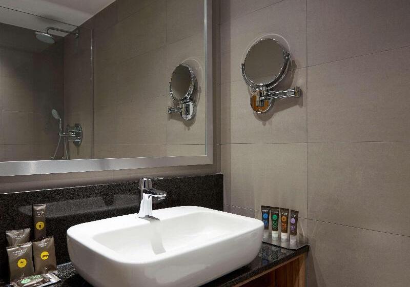 Номер Executive, Novotel London Stansted Airport