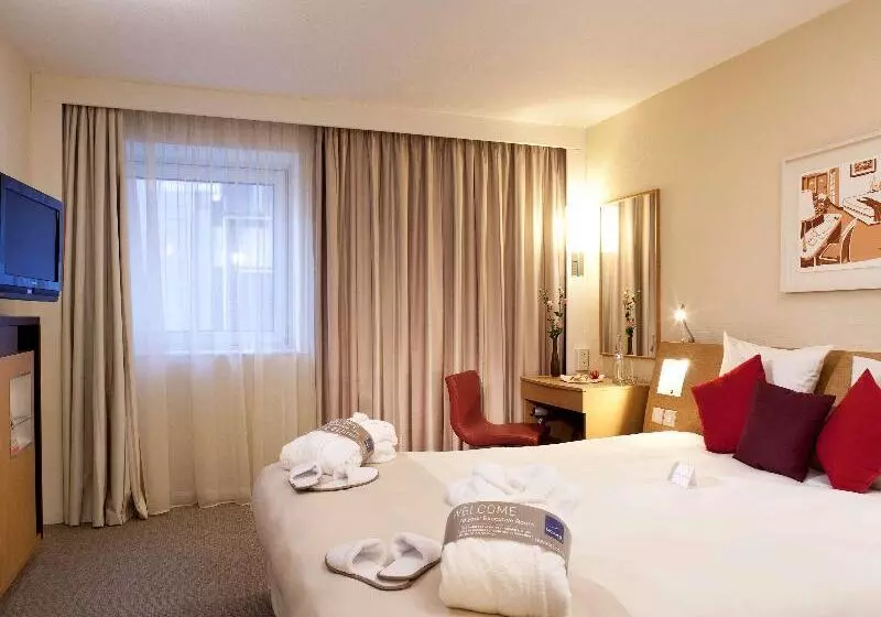 キングサイズベッドのスイートルーム, Novotel Sheffield Centre