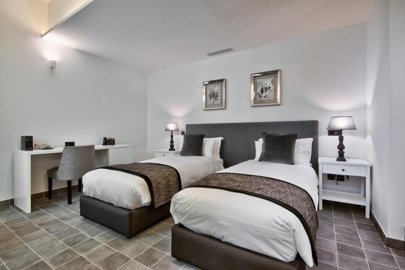 标准间, Cardiff Sandringham