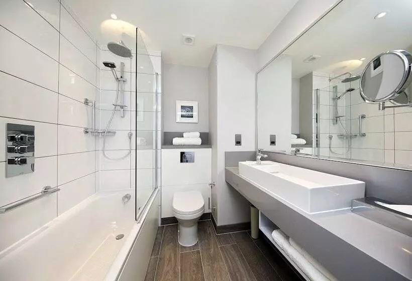 スイート, Holiday Inn London Shepperton, An Ihg