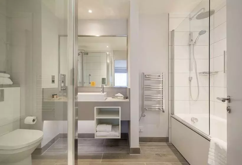 スイート, Holiday Inn London Shepperton, An Ihg