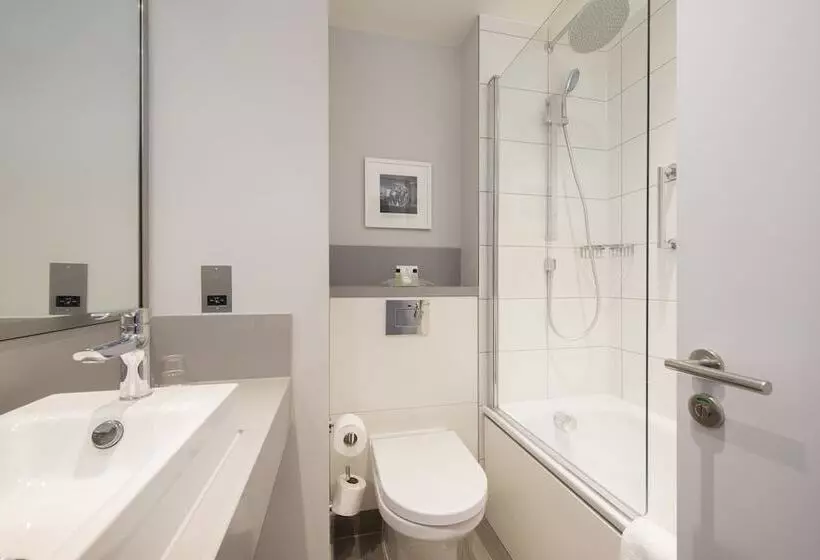 スイート, Holiday Inn London Shepperton, An Ihg