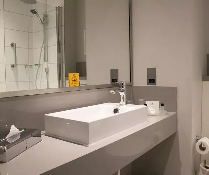 スイート, Holiday Inn London Shepperton, An Ihg