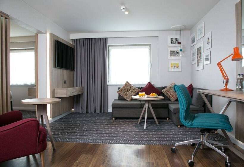 جناح, Holiday Inn London Shepperton, An Ihg