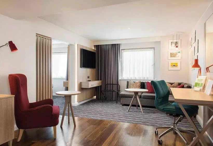 スイート, Holiday Inn London Shepperton, An Ihg