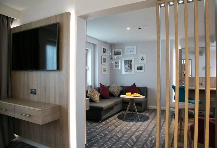 スイート, Holiday Inn London Shepperton, An Ihg
