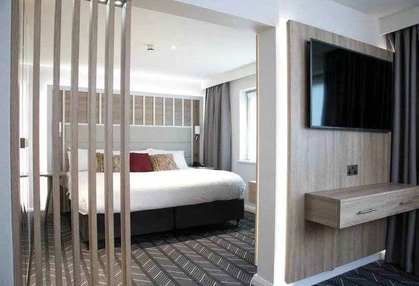 スイート, Holiday Inn London Shepperton, An Ihg
