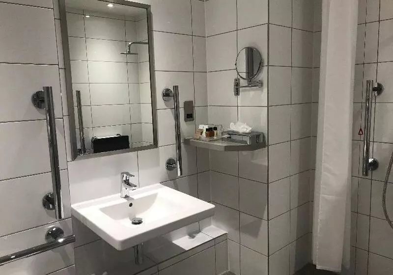身障者適用スタンダードルーム, Holiday Inn London Shepperton, An Ihg