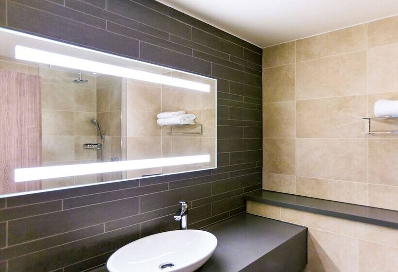 家庭间, Mercure Dartford Brands Hatch Hotel & Spa