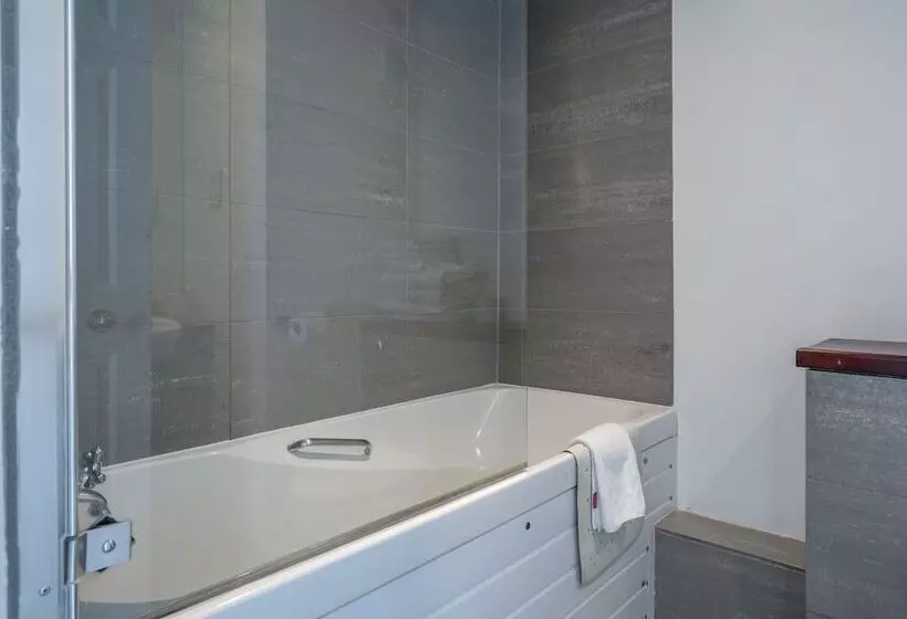 اتاق استاندارد با چشم‌انداز دریا, Queens Hotel & Spa