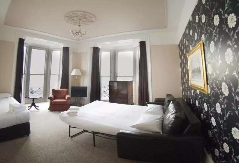 سوییت خانوادگی, Queens Hotel & Spa