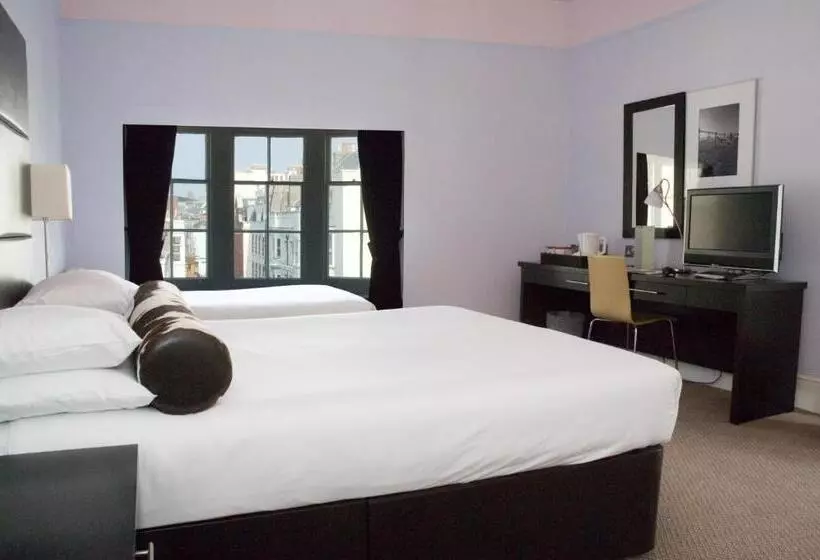 اتاق استاندارد سه نفره, Queens Hotel & Spa
