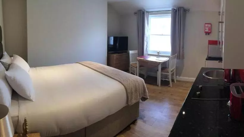 استودیوی استاندارد, Queens Hotel & Spa