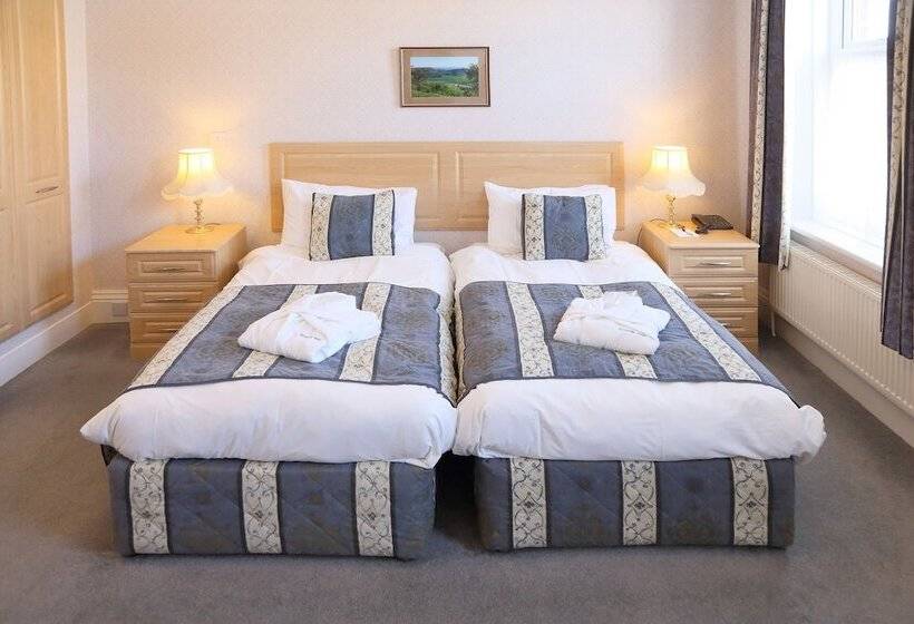 Номер Deluxe, Saxonville