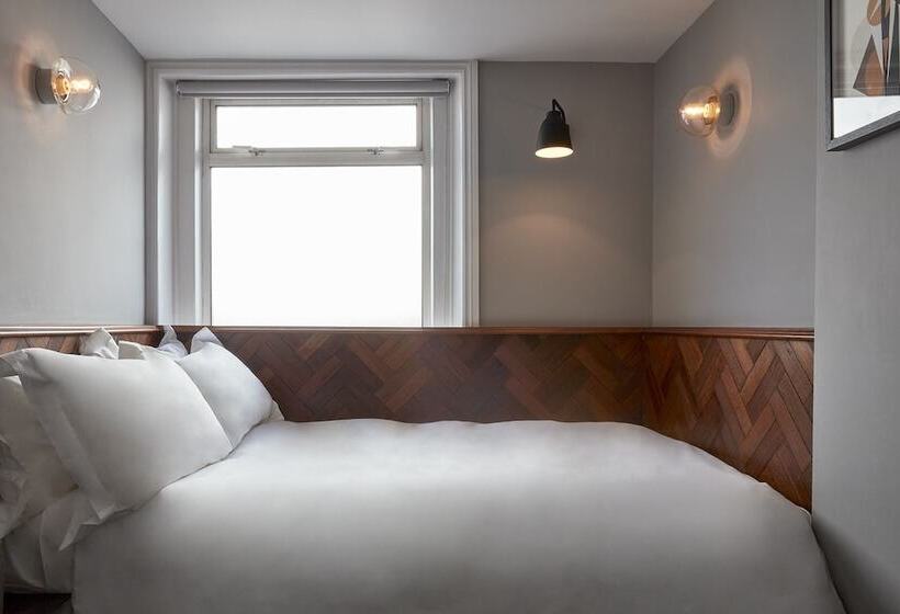 Standard Single Room, The Pilgrm
