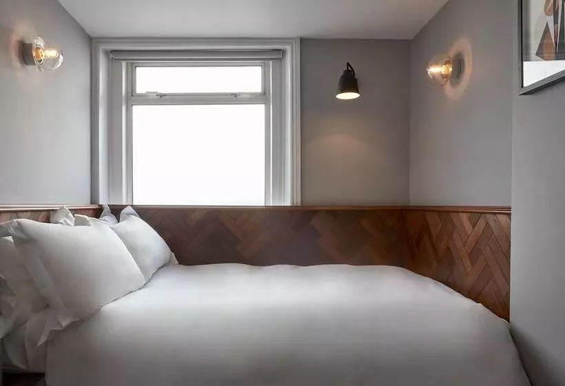 Standard Single Room, The Pilgrm